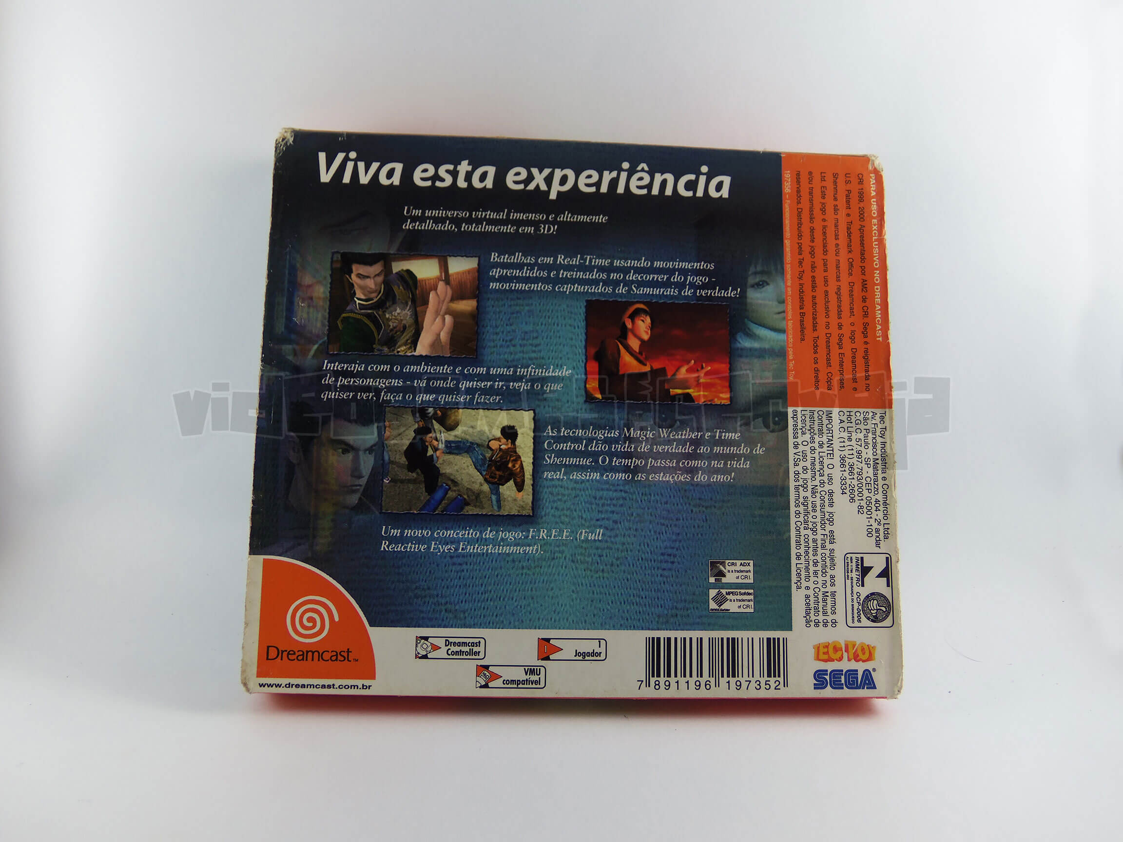 
  
    O jogo tem a luva e o manual traduzidos em português. Porém o jogo está em inglês!
  
