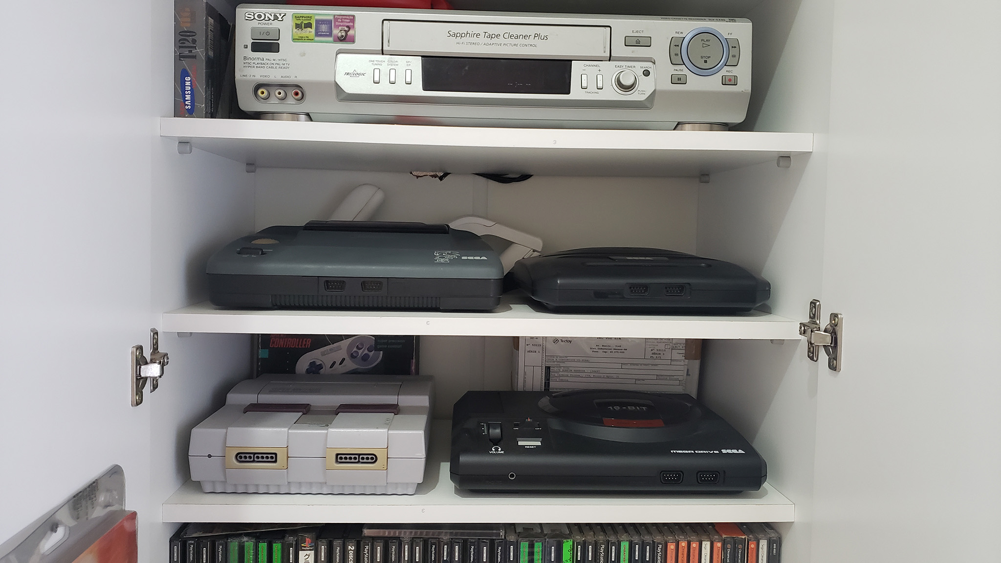 
  
    Meu Master System III junto com o Mega Drive III, SNES e outro Mega Drive, o de 2017
  
